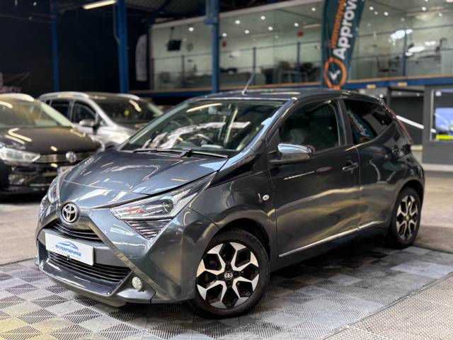 Toyota Aygo 1.0 VVT-i x-plore Euro 6 5dr Hatchback Petrol Grey