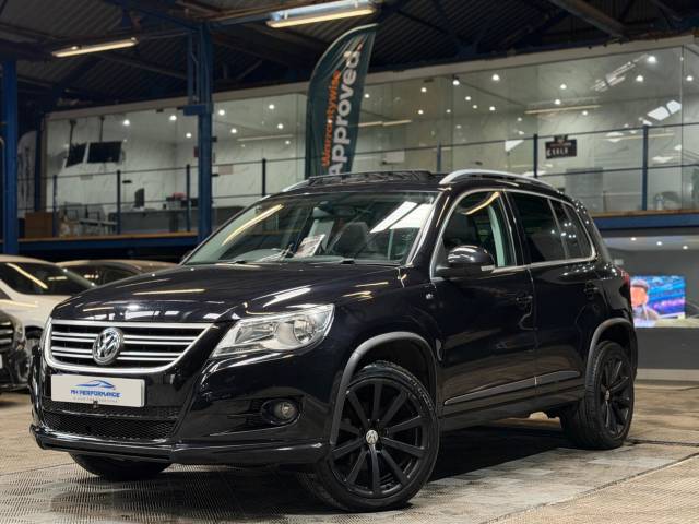 Volkswagen Tiguan 2.0 TDI R-Line Auto 4WD Euro 5 5dr SUV Diesel Black