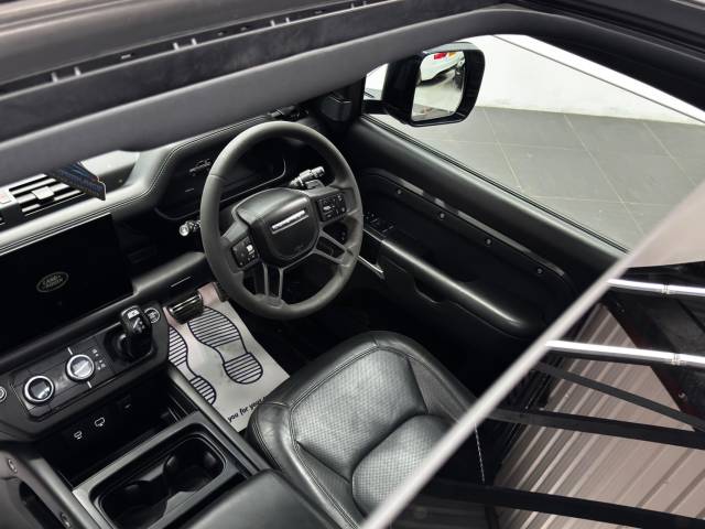 2022 Land Rover Defender 90 5.0 P525 V8 Auto 4WD Euro 6 (s/s) 3dr